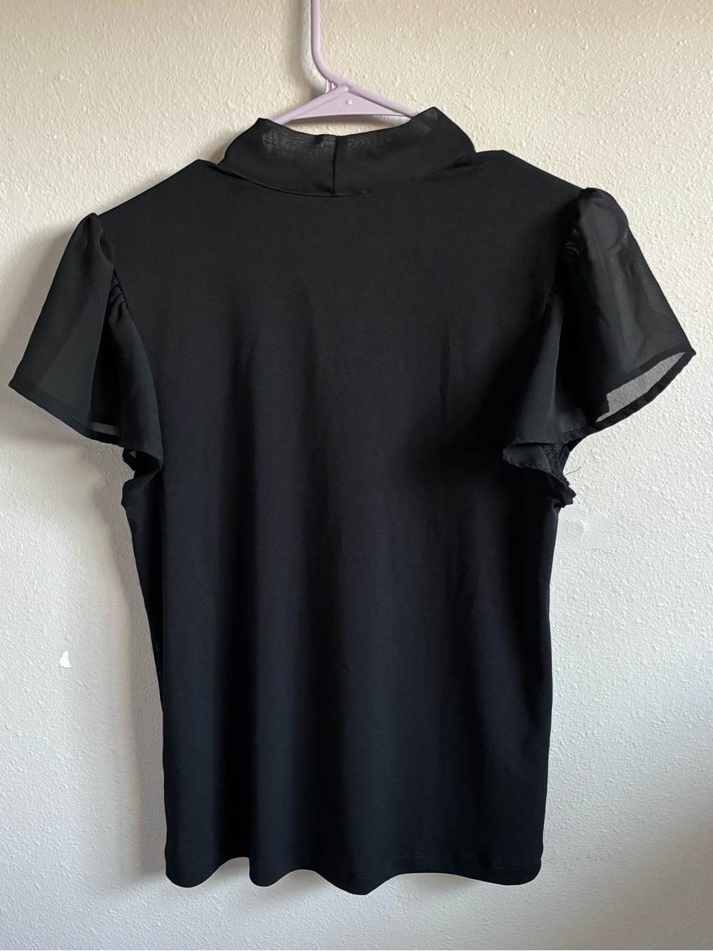 Cable & Gauge Flutter Sleeve Tie Neck Short Sleeve Blouse Black S Feminine Top - Picture 2 of 5
